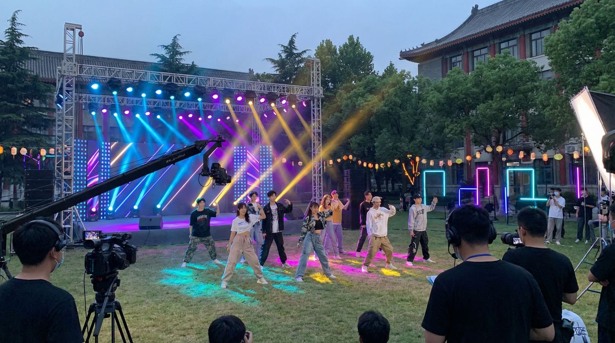 无限臀山MV拍摄教程传媒校园音乐传媒制作